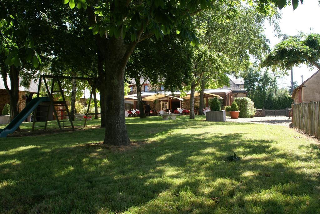 Les Roulottes & Cottages Du Moulin Chenillé-Changé Zewnętrze zdjęcie