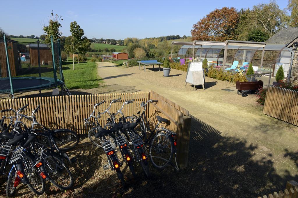 Les Roulottes & Cottages Du Moulin Chenillé-Changé Zewnętrze zdjęcie