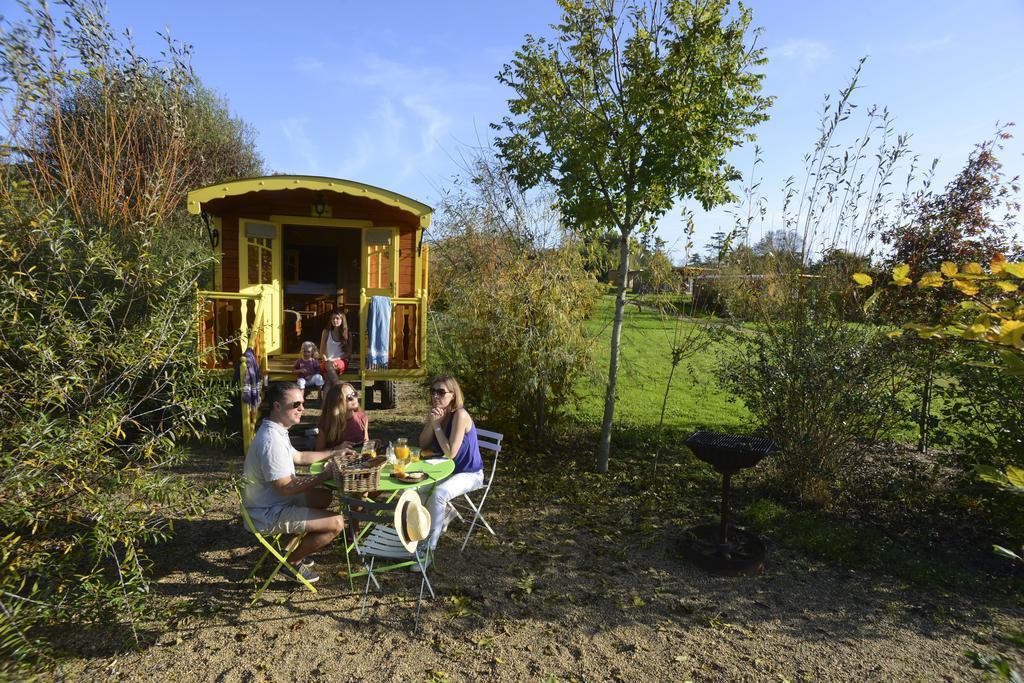 Les Roulottes & Cottages Du Moulin Chenillé-Changé Zewnętrze zdjęcie