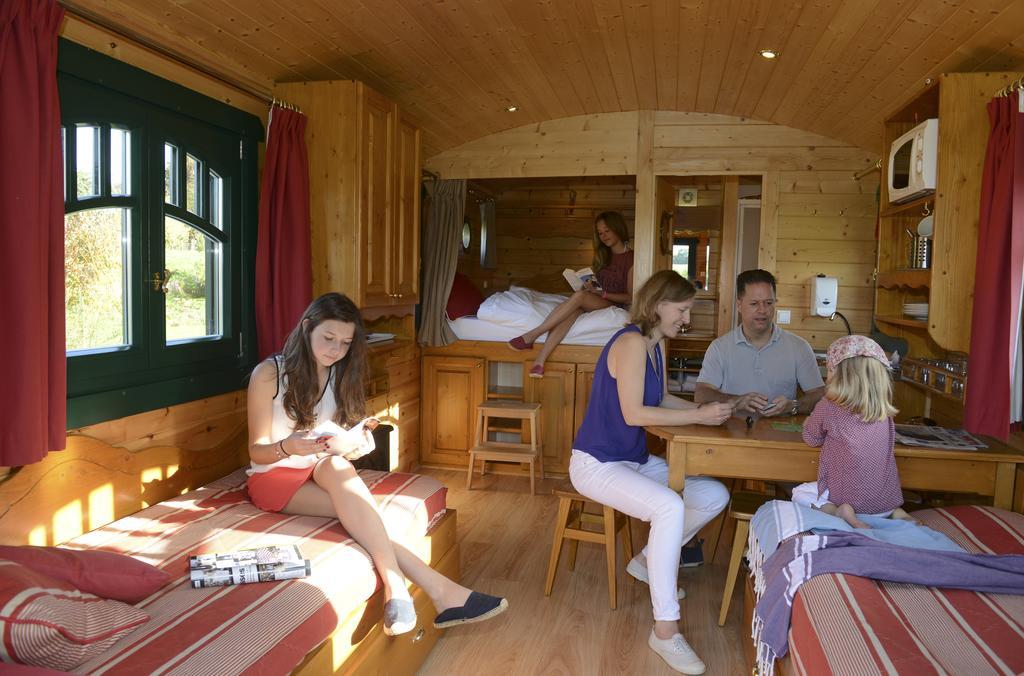 Les Roulottes & Cottages Du Moulin Chenillé-Changé Zewnętrze zdjęcie